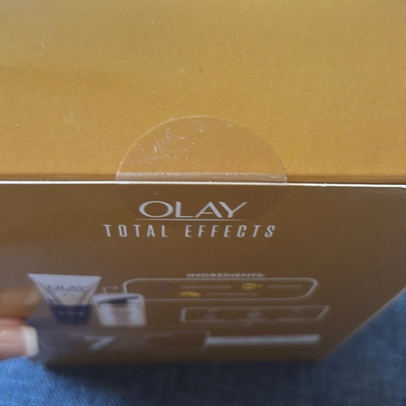OLAY Total Effects Foaming Cleanser and 7-in-1 Day Cream wSPF 15 Beauty Set BNIB - Picture 8 of 11
